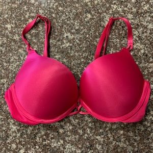 Victoria’s secret bombshell push-up bra